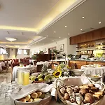 Ariston Hotel