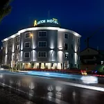 Ariston Hotel 4*