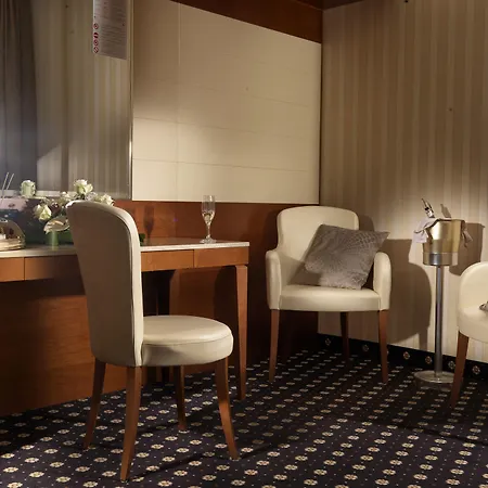 Ariston Hotell