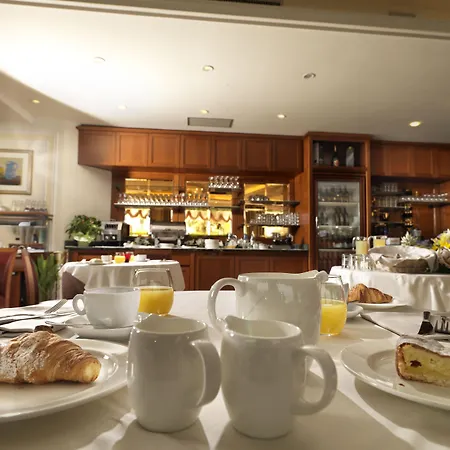 Ariston Hotell