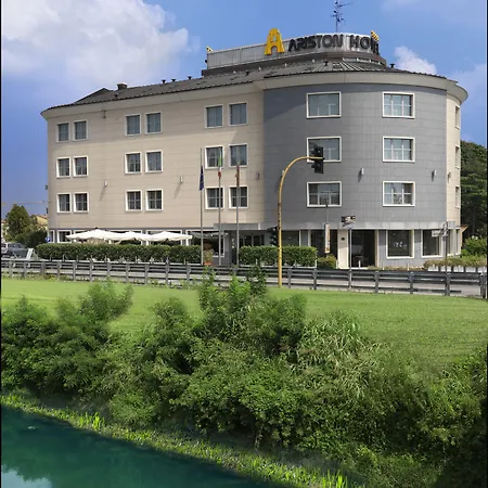 Ariston Hotell 4*