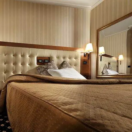Ariston 4*